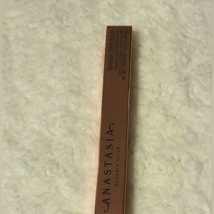 ***READ*** Anastasia Beverly Hills Brow Definer Shade: Dark Brown